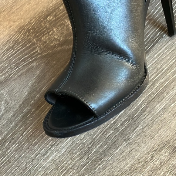 Tibi - Picture 15 of 17